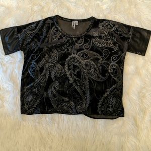 Black cropped top never worn but no tag